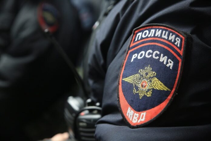 В Якутске знакомый похитил у женщины телефон и 1,5 млн рублей