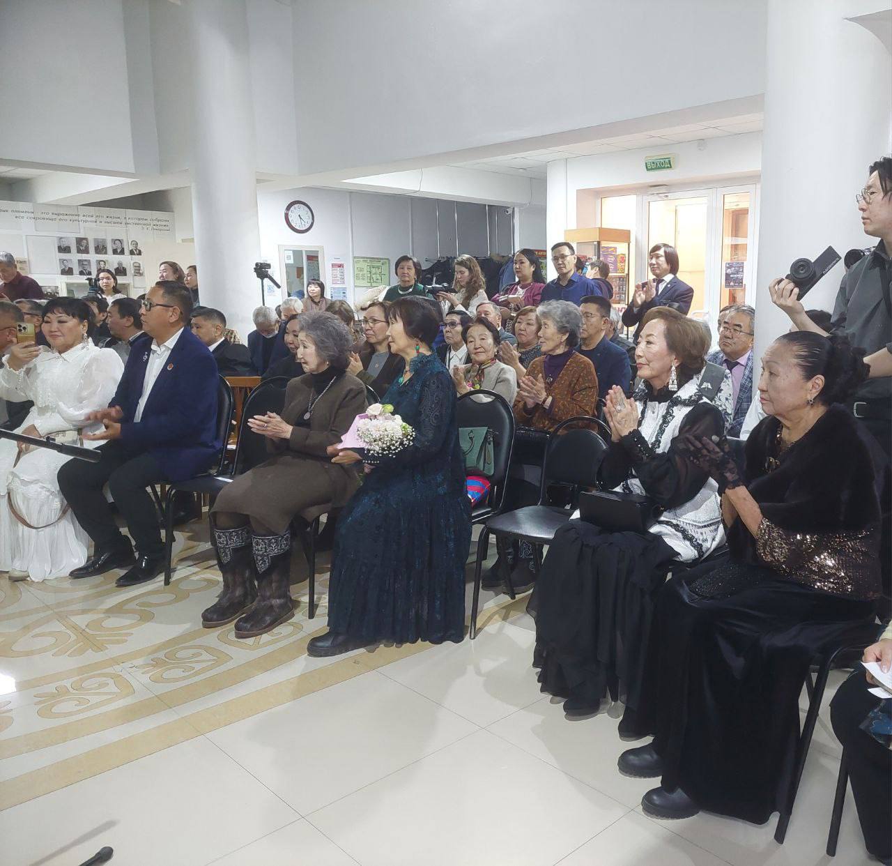 Общественная премия «Алампа»: в день рождения великого писателя в Якутске объявили имена лучших представителей творческой сферы Общественная премия «Алампа»: в день рождения великого писателя в Якутске объявили имена лучших представителей творческой сферы