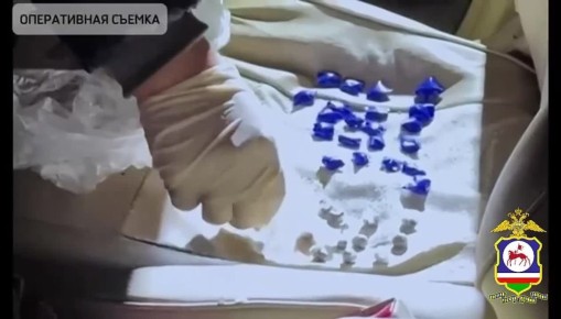 В Якутии полиция задержала двух приятелей-студентов за попытку сбыта около 1 кг гашиша через закладки