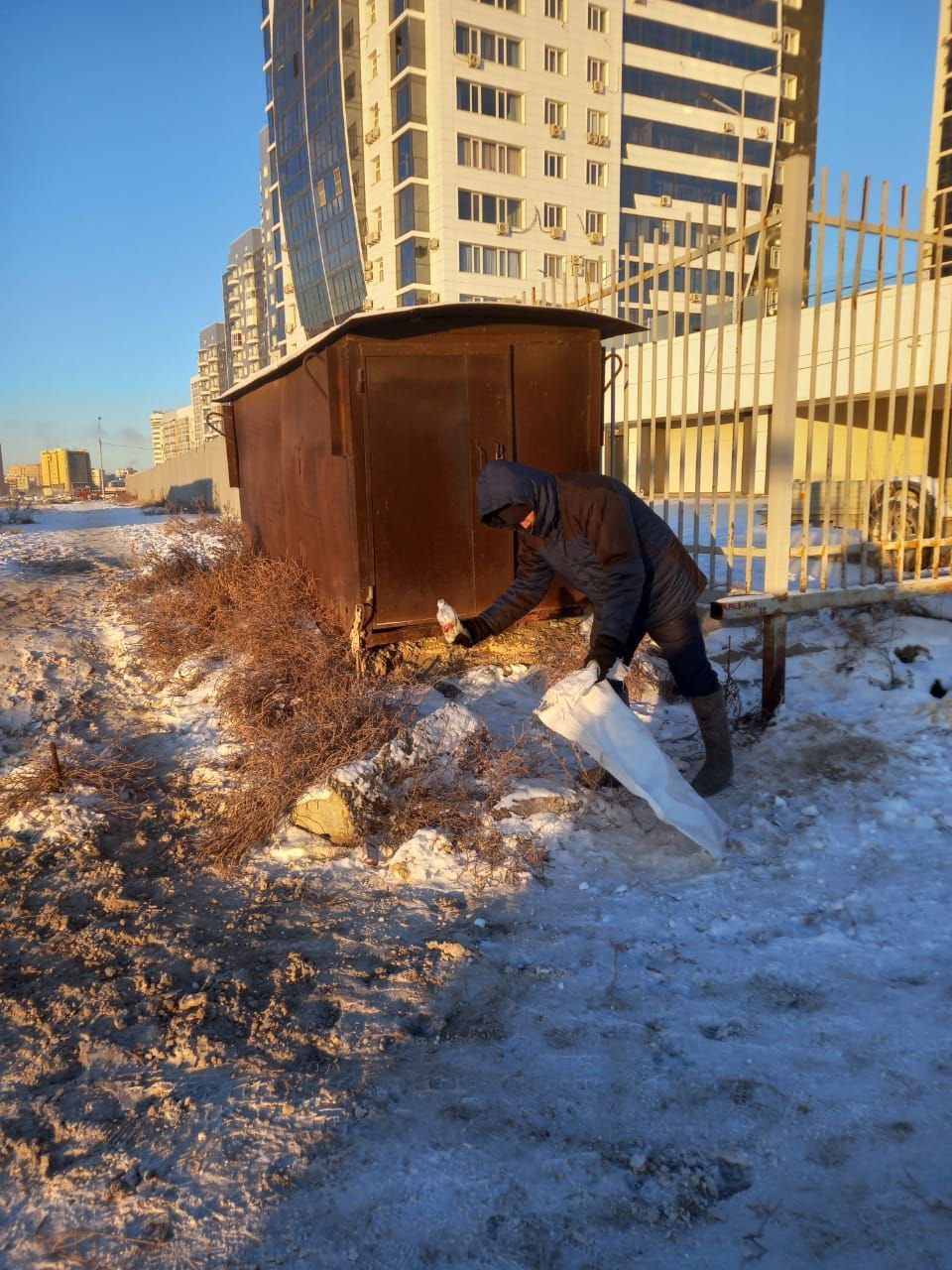 Работа муниципальных дворников играет важную роль в поддержании чистоты и порядка на общественных территориях Губинского округа Работа муниципальных дворников играет важную роль в поддержании чистоты и порядка на общественных территориях Губинского округа