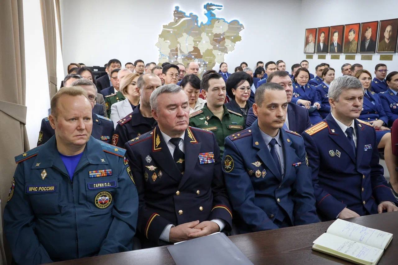 Заместитель Генерального прокурора России Сергей Зайцев представил прокурора Республики Саха (Якутия) Сергея Дябкина Заместитель Генерального прокурора России Сергей Зайцев представил прокурора Республики Саха (Якутия) Сергея Дябкина