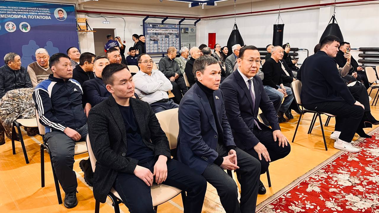 Сегодня вместе с Героями России Андреем Григорьевым и Алексеем Петровым, первым заместителем министра по физической культуре и спорту Республики Саха (Якутия) Гаврилом Мохначевским, спортивной общественностью и семьёй... Сегодня вместе с Героями России Андреем Григорьевым и Алексеем Петровым, первым заместителем министра по физической культуре и спорту Республики Саха (Якутия) Гаврилом Мохначевским, спортивной общественностью и семьёй...