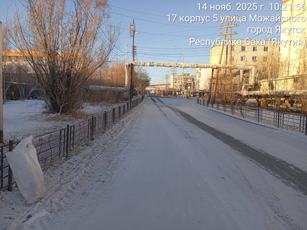 Муниципальными дворниками проводится ежедневная работа по подбору случайного мусора на территории Гагаринского округа Муниципальными дворниками проводится ежедневная работа по подбору случайного мусора на территории Гагаринского округа