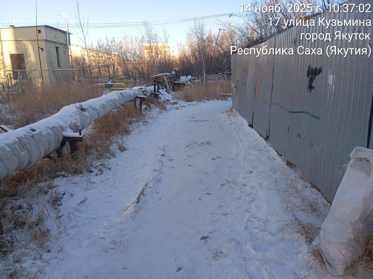 Муниципальными дворниками проводится ежедневная работа по подбору случайного мусора на территории Гагаринского округа Муниципальными дворниками проводится ежедневная работа по подбору случайного мусора на территории Гагаринского округа