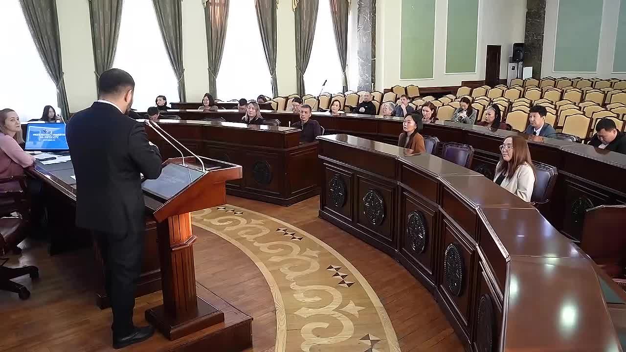 Глава города Якутска Евгений Григорьев сегодня встретился с предпринимателями и самозанятыми города Якутска