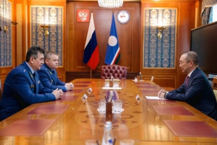 Главе Якутии Айсену Николаеву заместитель Генерального прокурора России Сергей Петрович Зайцев представил нового прокурора республики Сергея Николаевича Дябкина