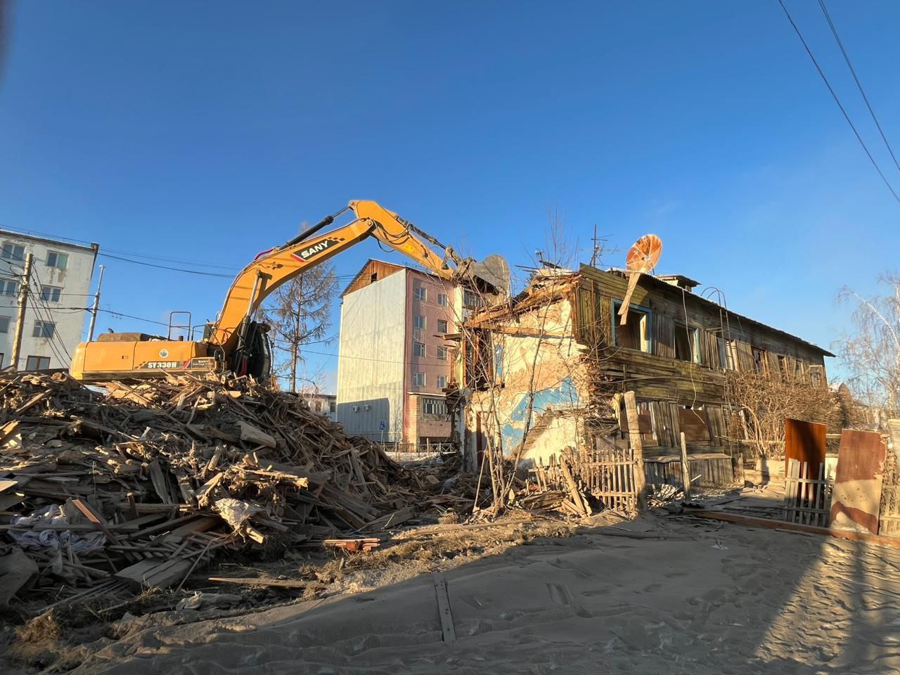 Евгений Григорьев: Продолжаем работы по сносу расселенных многоквартирных аварийных домов Евгений Григорьев: Продолжаем работы по сносу расселенных многоквартирных аварийных домов