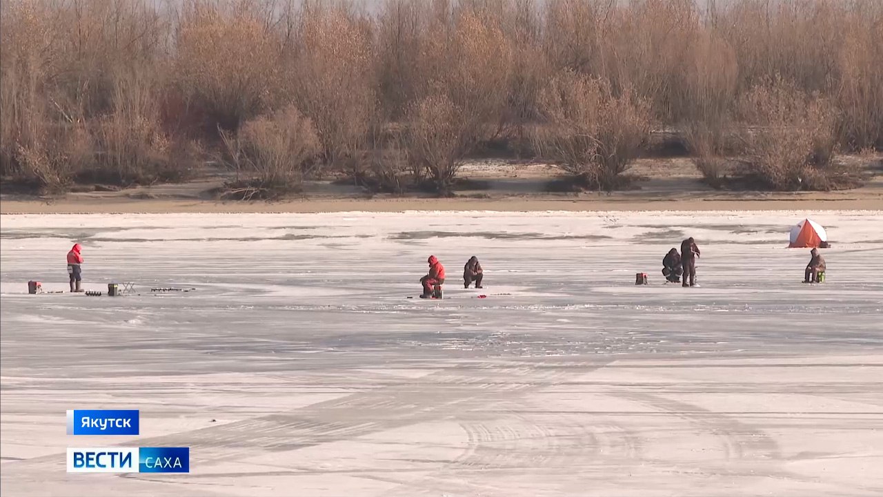 12345 МЧС России по РС(Я) напоминает правила безопасности для рыбаков на льду: