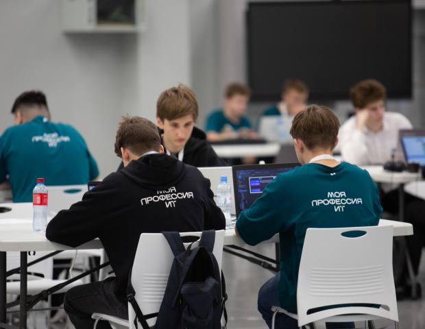 Айсен Николаев: Всероссийский конкурс «Моя профессия - ИТ» впервые проходит в новых регионах России Айсен Николаев: Всероссийский конкурс «Моя профессия - ИТ» впервые проходит в новых регионах России