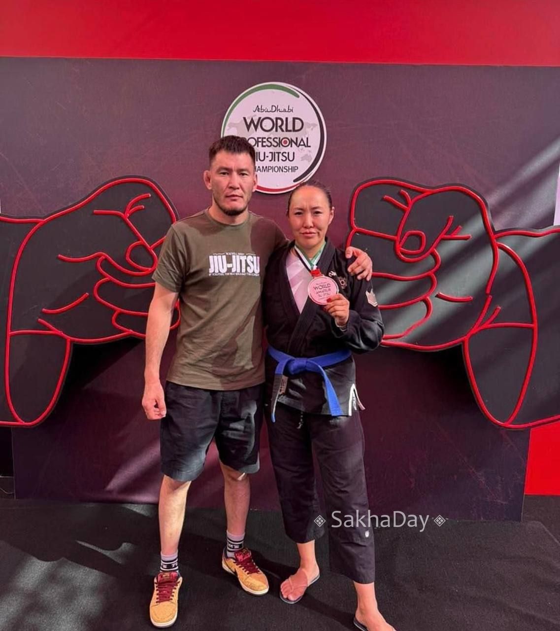 #отподписчика. Джиу-джитсу: Якутяне завоевали три медали на чемпионате мира в ОАЭ С 12 по 22 ноября в Абу-Даби проходит чемпионат мира по бразильскому джиу-джитсу среди детей, юношей, любителей, мастеров и профессионалов #отподписчика. Джиу-джитсу: Якутяне завоевали три медали на чемпионате мира в ОАЭ С 12 по 22 ноября в Абу-Даби проходит чемпионат мира по бразильскому джиу-джитсу среди детей, юношей, любителей, мастеров и профессионалов