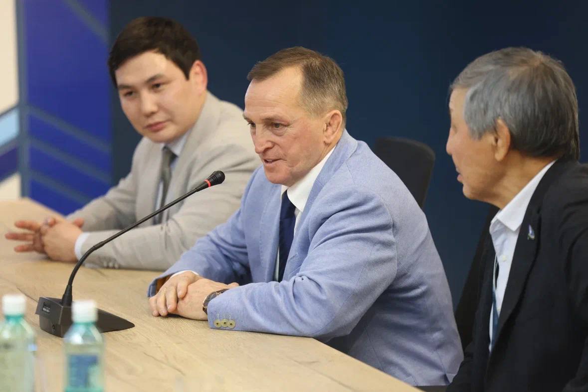 Айсен Николаев: Якутия в эти дни стала центром притяжения для ведущих представителей мировой борьбы Айсен Николаев: Якутия в эти дни стала центром притяжения для ведущих представителей мировой борьбы