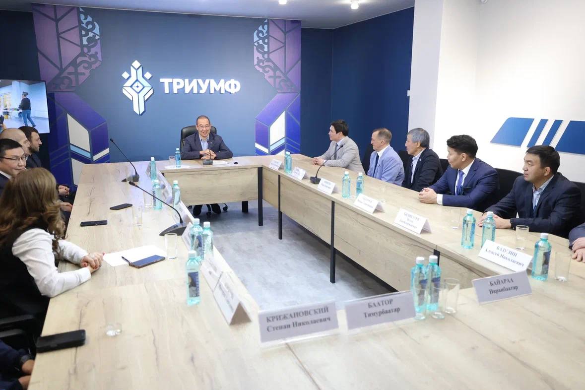 Айсен Николаев: Якутия в эти дни стала центром притяжения для ведущих представителей мировой борьбы Айсен Николаев: Якутия в эти дни стала центром притяжения для ведущих представителей мировой борьбы