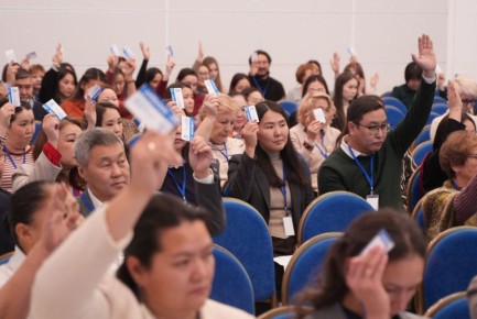 Евгений Григорьев: В конце рабочей недели с коллегами по партии провели Конференцию Якутского местного отделения «Единой России»