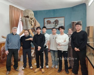 Студенты СВФУ из Китая в гостях у ведущего трапповика Сибири, учёного Института геологии алмаза и благородных металлов СО РАН М.Д.Томшина, который за свои 50 лет профессиональной деятельности исходил Западную часть...