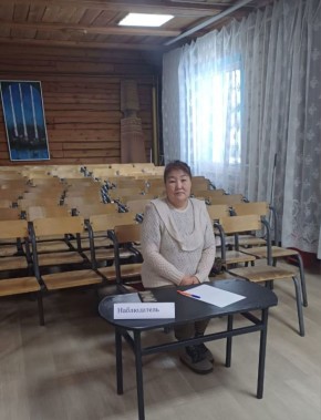 На избирательном участке ход голосования контролирует наблюдатель Слепцова Анна Михайловна, назначенная Общественной палатой Якутии