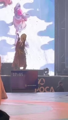 «Триумф» уж полон, зала блещет