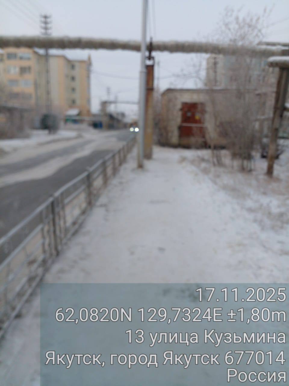 Муниципальными дворниками проводится ежедневная работа по подбору случайного мусора на территории Гагаринского округа Муниципальными дворниками проводится ежедневная работа по подбору случайного мусора на территории Гагаринского округа