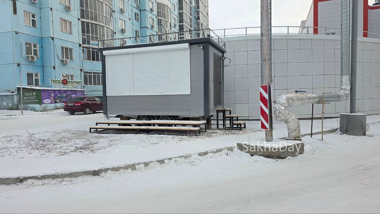 203 мкр Начинают на клочках устанавливать киоски , там и так места мало, ещё меньше будет #отподписчика