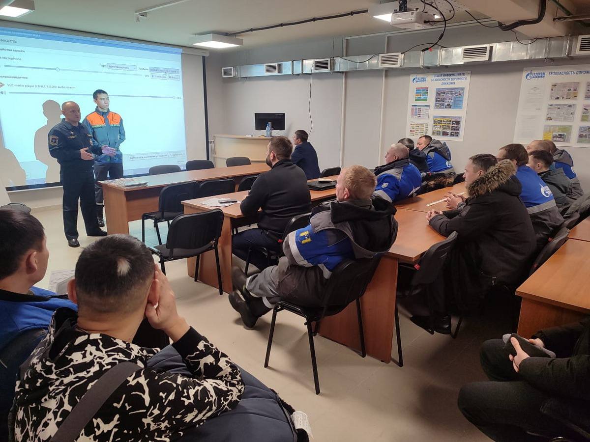 На занятиях спасателей работники предприятий и школьники учатся практическим навыкам На занятиях спасателей работники предприятий и школьники учатся практическим навыкам