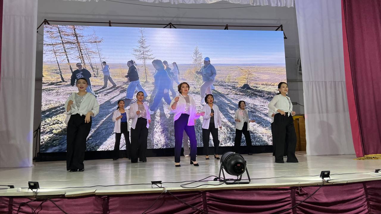 В поддержку бойцов СВО: верхоянские библиотекари собрали на концерте более 100 тысяч рублей В поддержку бойцов СВО: верхоянские библиотекари собрали на концерте более 100 тысяч рублей