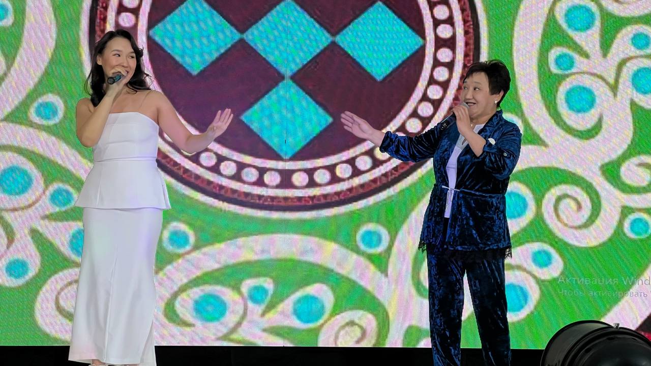 В поддержку бойцов СВО: верхоянские библиотекари собрали на концерте более 100 тысяч рублей В поддержку бойцов СВО: верхоянские библиотекари собрали на концерте более 100 тысяч рублей