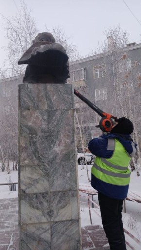 Работа муниципальных дворников по уборке общественных территорий