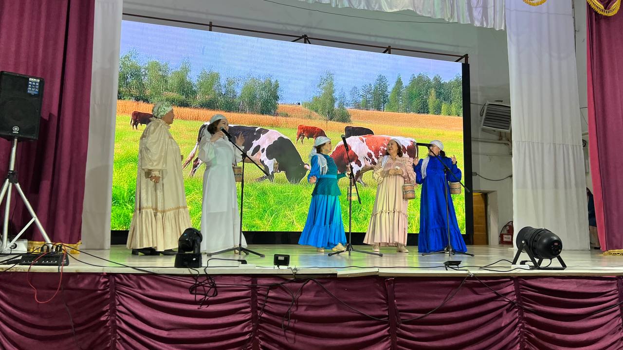 В поддержку бойцов СВО: верхоянские библиотекари собрали на концерте более 100 тысяч рублей В поддержку бойцов СВО: верхоянские библиотекари собрали на концерте более 100 тысяч рублей