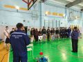 На занятиях спасателей работники предприятий и школьники учатся практическим навыкам