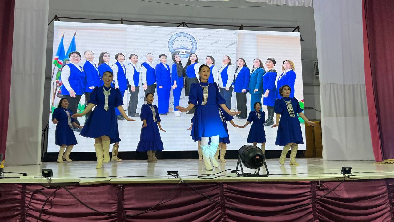 В поддержку бойцов СВО: верхоянские библиотекари собрали на концерте более 100 тысяч рублей В поддержку бойцов СВО: верхоянские библиотекари собрали на концерте более 100 тысяч рублей