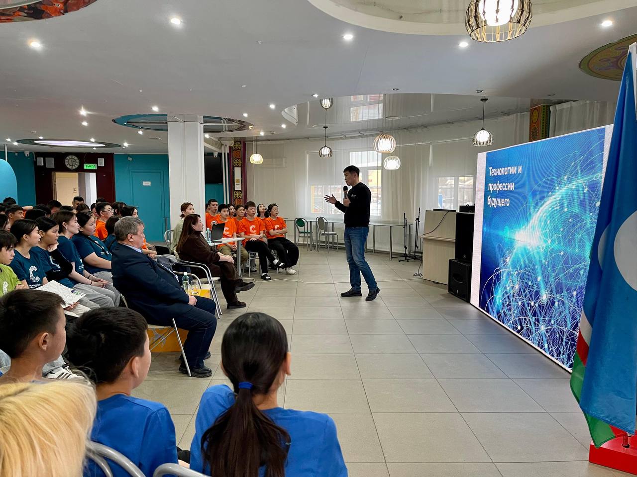 Встретился с участниками профильной смены «Агрофест», которая проходит на базе Центра отдыха и оздоровления детей «Сосновый бор» Встретился с участниками профильной смены «Агрофест», которая проходит на базе Центра отдыха и оздоровления детей «Сосновый бор»