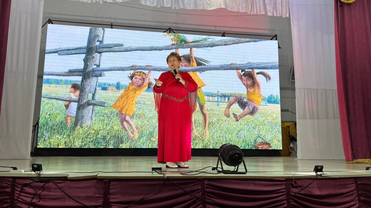 В поддержку бойцов СВО: верхоянские библиотекари собрали на концерте более 100 тысяч рублей В поддержку бойцов СВО: верхоянские библиотекари собрали на концерте более 100 тысяч рублей