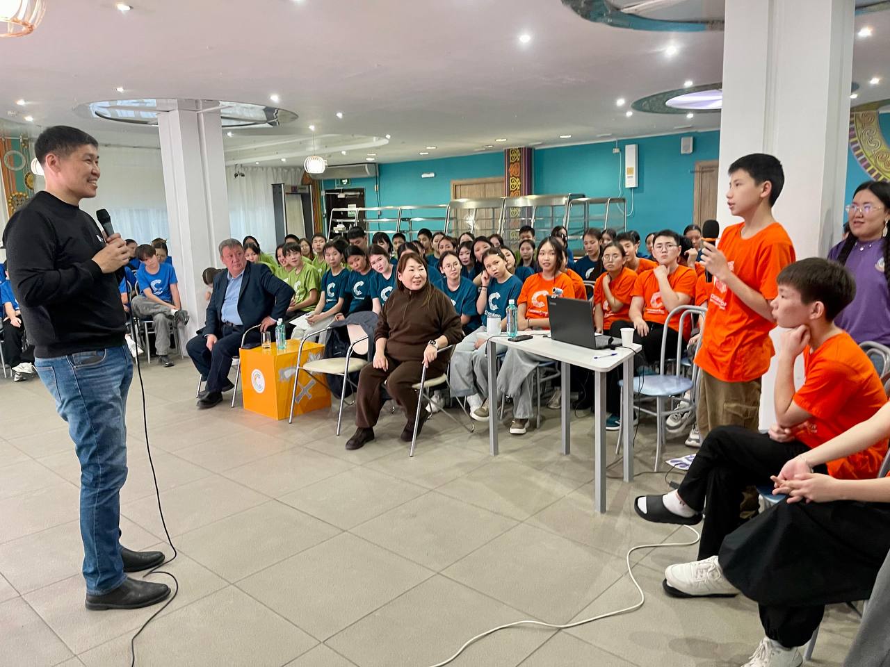 Встретился с участниками профильной смены «Агрофест», которая проходит на базе Центра отдыха и оздоровления детей «Сосновый бор» Встретился с участниками профильной смены «Агрофест», которая проходит на базе Центра отдыха и оздоровления детей «Сосновый бор»