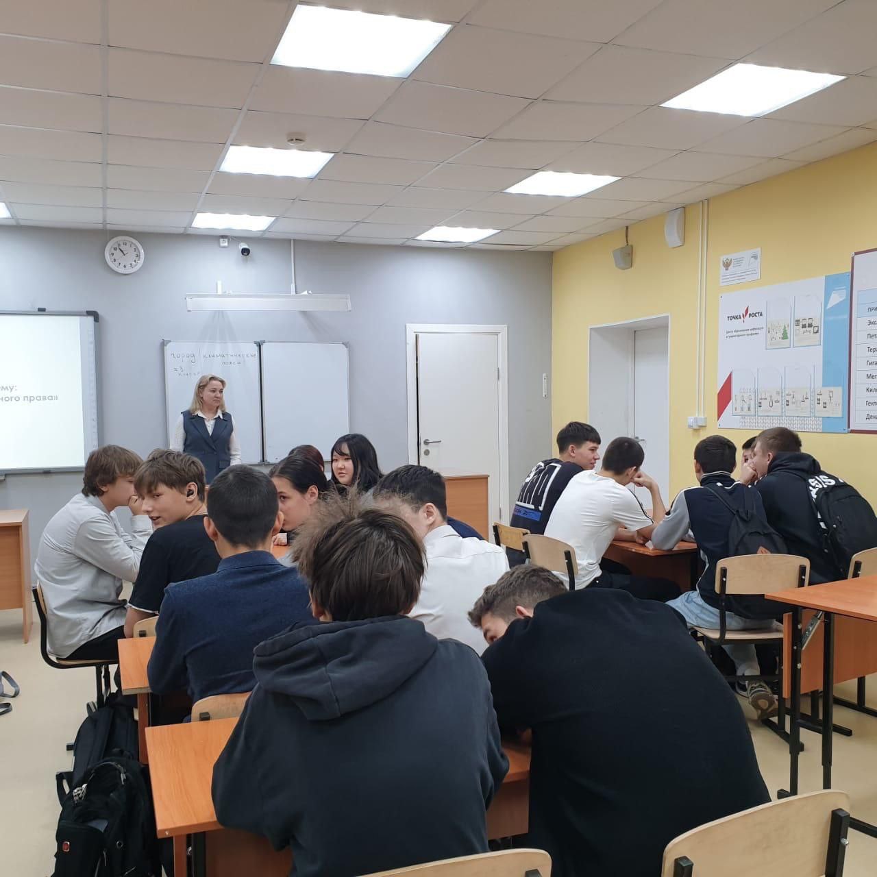 Увлекательная викторина. 18 ноября 2025 года Ленская территориальная избирательная комиссия провела викторину «По лабиринтам права» между 9 классами СОШ N4 г. Ленска Увлекательная викторина. 18 ноября 2025 года Ленская территориальная избирательная комиссия провела викторину «По лабиринтам права» между 9 классами СОШ N4 г. Ленска