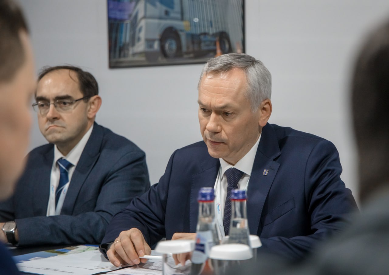 Андрей Никитин провел ряд рабочих встреч с губернаторами на полях форума «Транспорт России» Андрей Никитин провел ряд рабочих встреч с губернаторами на полях форума «Транспорт России»