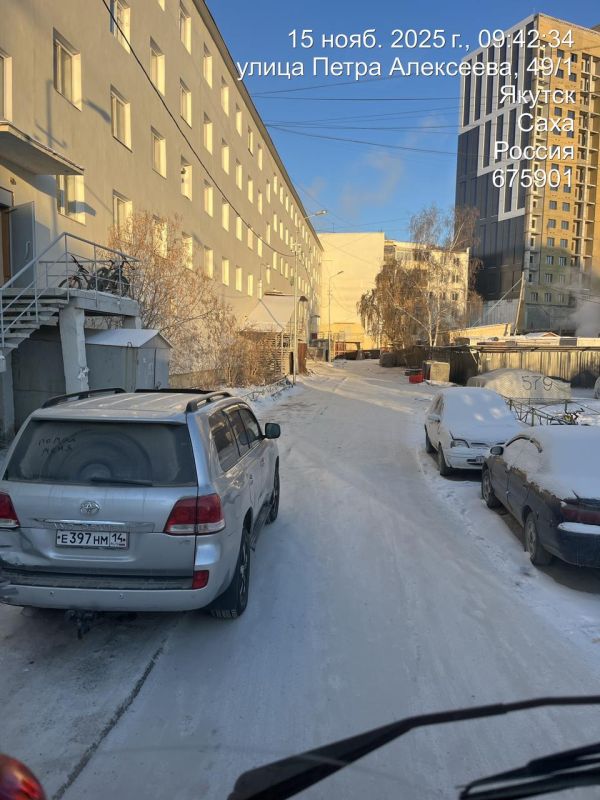 Круглогодичная реальность. С морозами и снежными заносами проблема поиска парковочного места во дворах нашего города обостряется еще больше