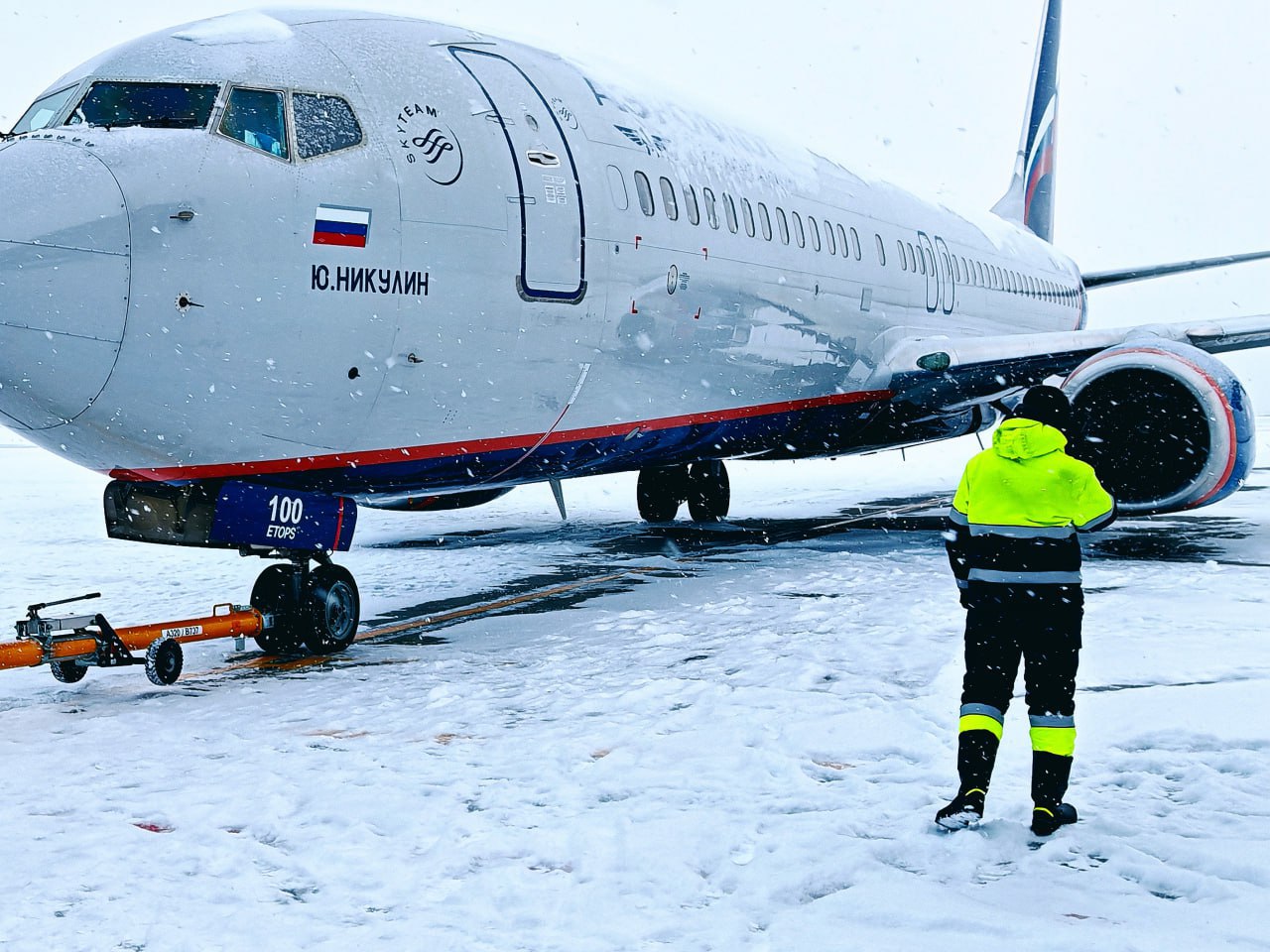 Сегодняшние снежные кадры от пресс-службы аэропорта Якутск Сегодняшние снежные кадры от пресс-службы аэропорта Якутск