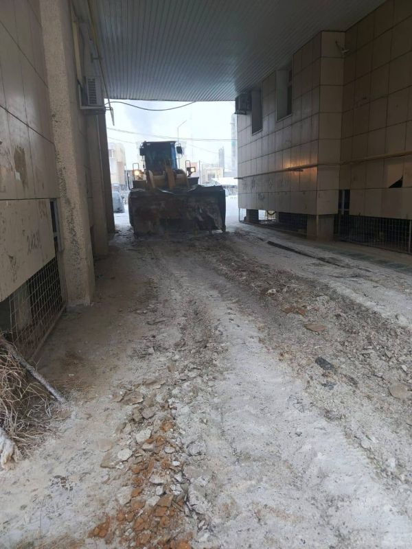 МУП «Жилкомсервис» выполняет работы по уборке наледей по адресу: Строда, 16 и Кирова 21/1 (Октябрьская, 20/1)