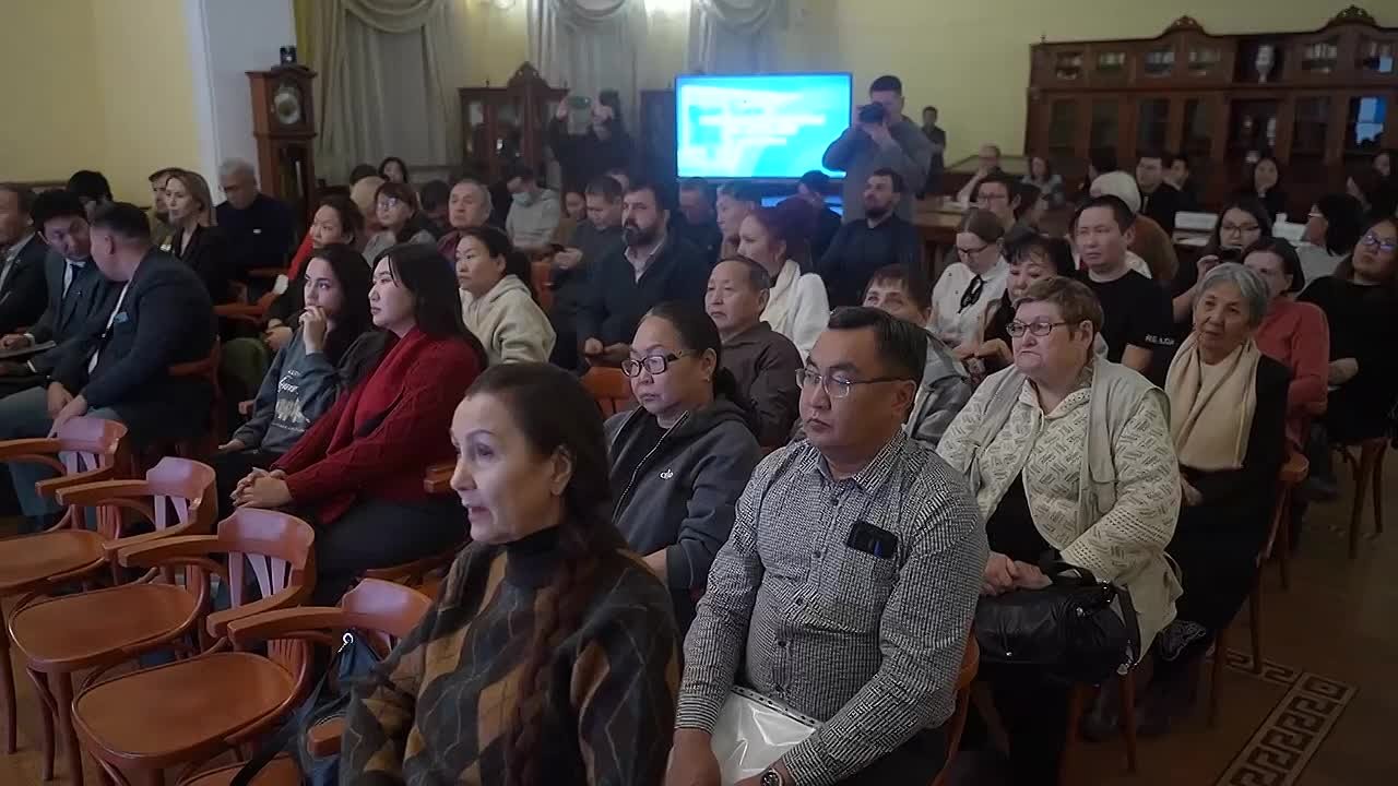 Глава города Якутска Евгений Григорьев 17 ноября провел встречу с жителями Октябрьского округа, в рамках которой он представил подробный отчет о деятельности Окружной администрации за последние пять лет