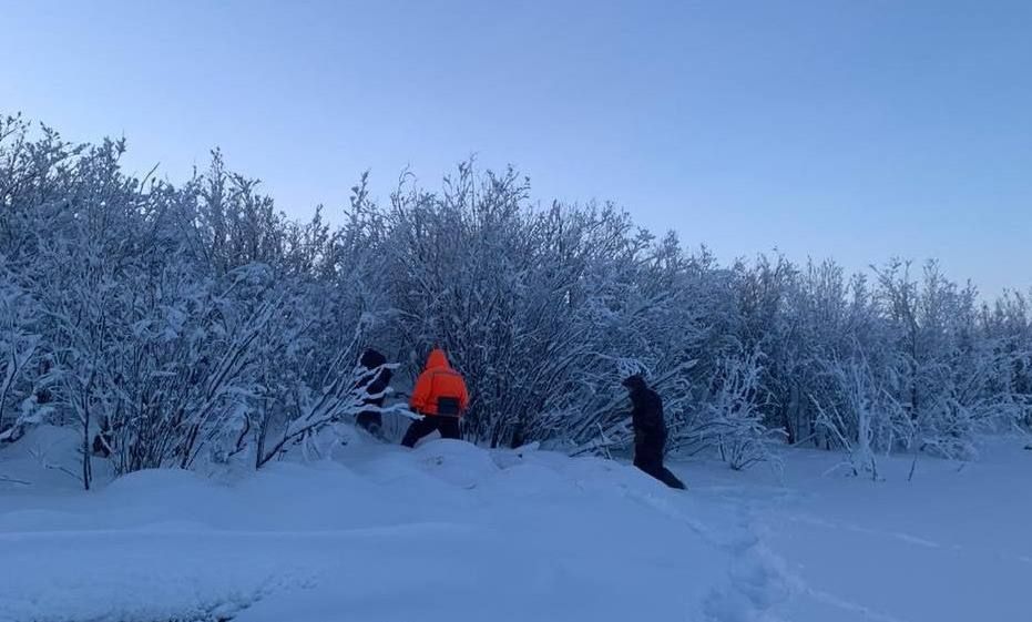 200 км на снегоходе: спасатели ищут утонувшего на Колыме рыбака