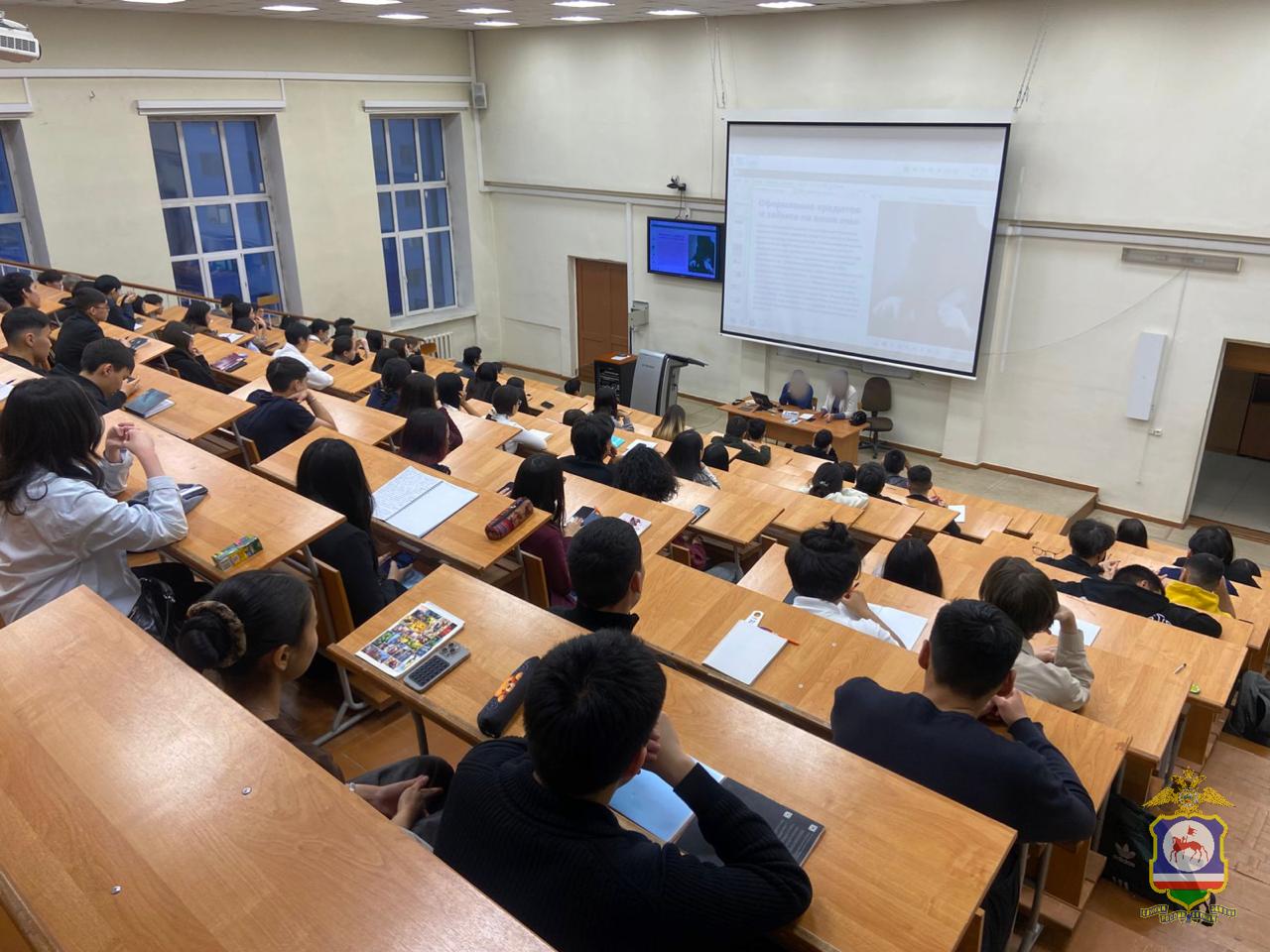 Сотрудники уголовного розыска предупредили студентов Северо-восточного федерального университета об опасности вовлечения в мошеннические схемы