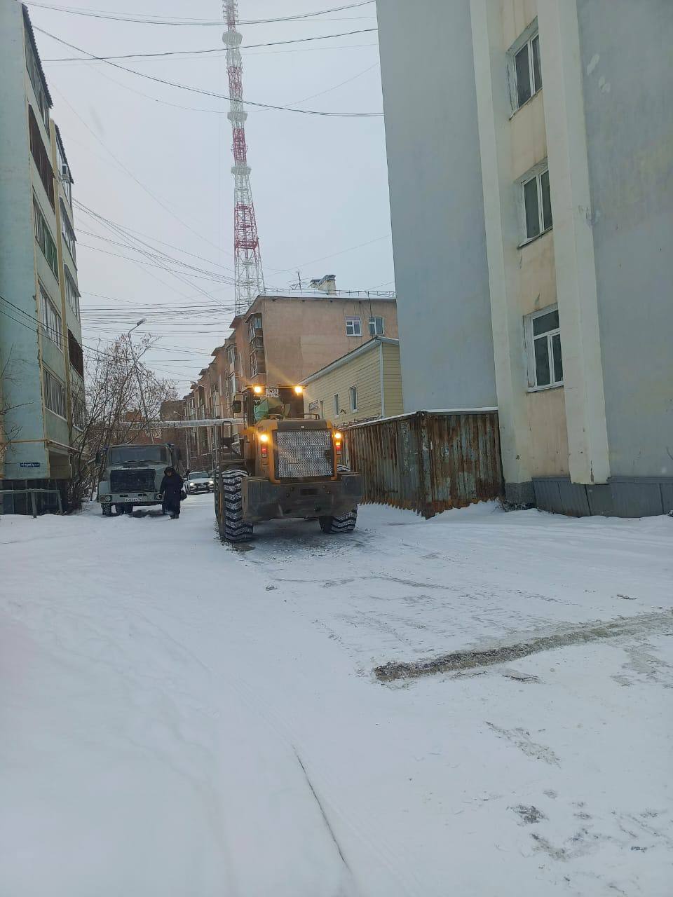 МУП «Жилкомсервис» выполняет работы по уборке наледей по адресу: Строда, 16 и Кирова 21/1 (Октябрьская, 20/1) МУП «Жилкомсервис» выполняет работы по уборке наледей по адресу: Строда, 16 и Кирова 21/1 (Октябрьская, 20/1)