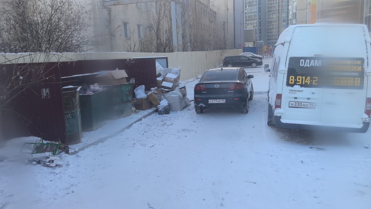 Круглогодичная реальность. С морозами и снежными заносами проблема поиска парковочного места во дворах нашего города обостряется еще больше Круглогодичная реальность. С морозами и снежными заносами проблема поиска парковочного места во дворах нашего города обостряется еще больше