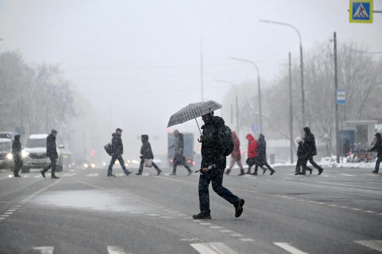 Жителей Якутска призвали быть особенно внимательными на дорогах в снегопад