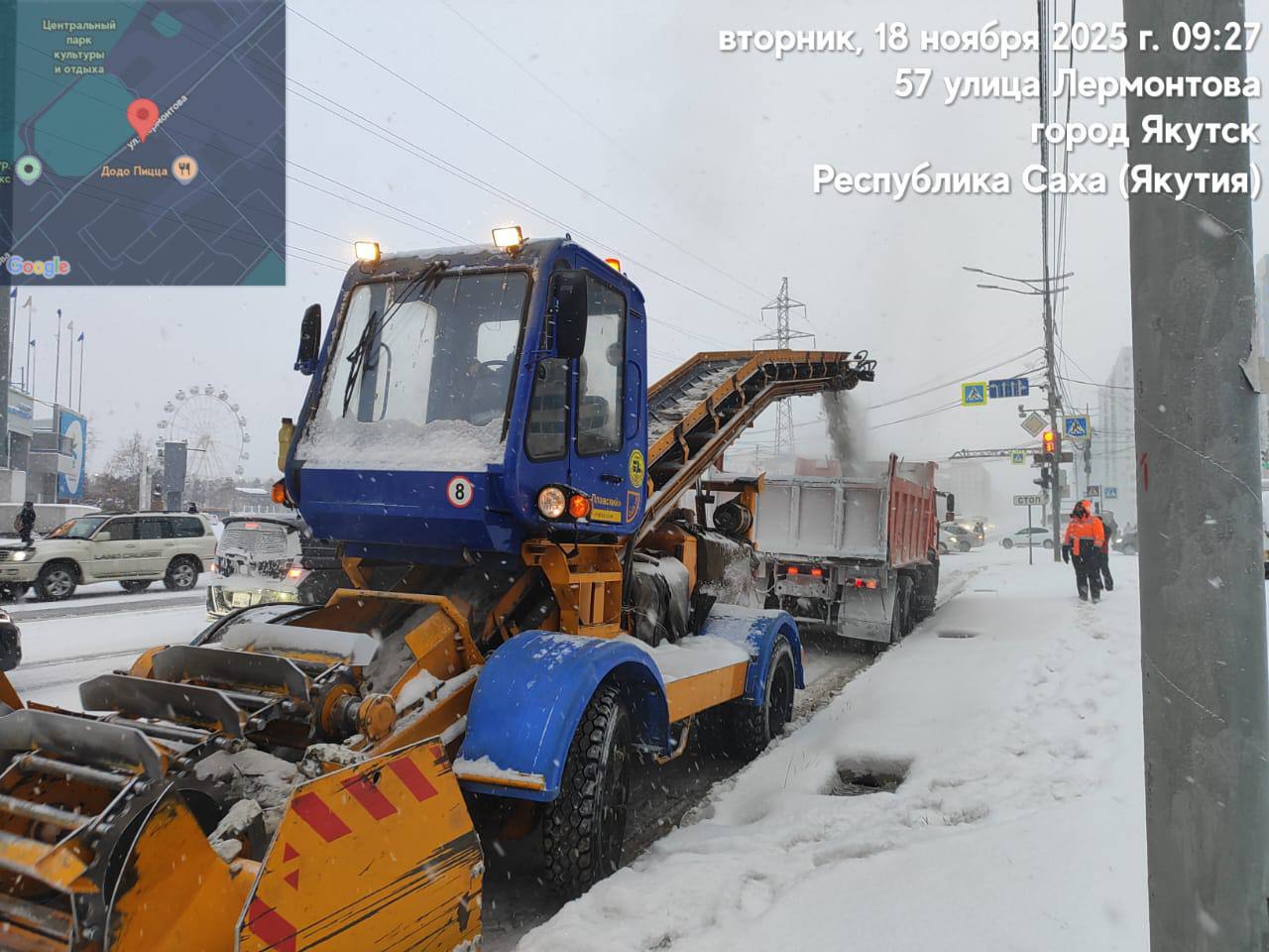 На кадрах работа техники: снегопогрузчик шнекороторный (СНП 18) На кадрах работа техники: снегопогрузчик шнекороторный (СНП 18)
