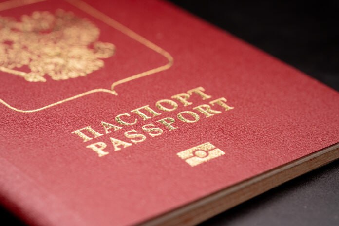 С 2026 года для выезда из РФ детям понадобится загранпаспорт
