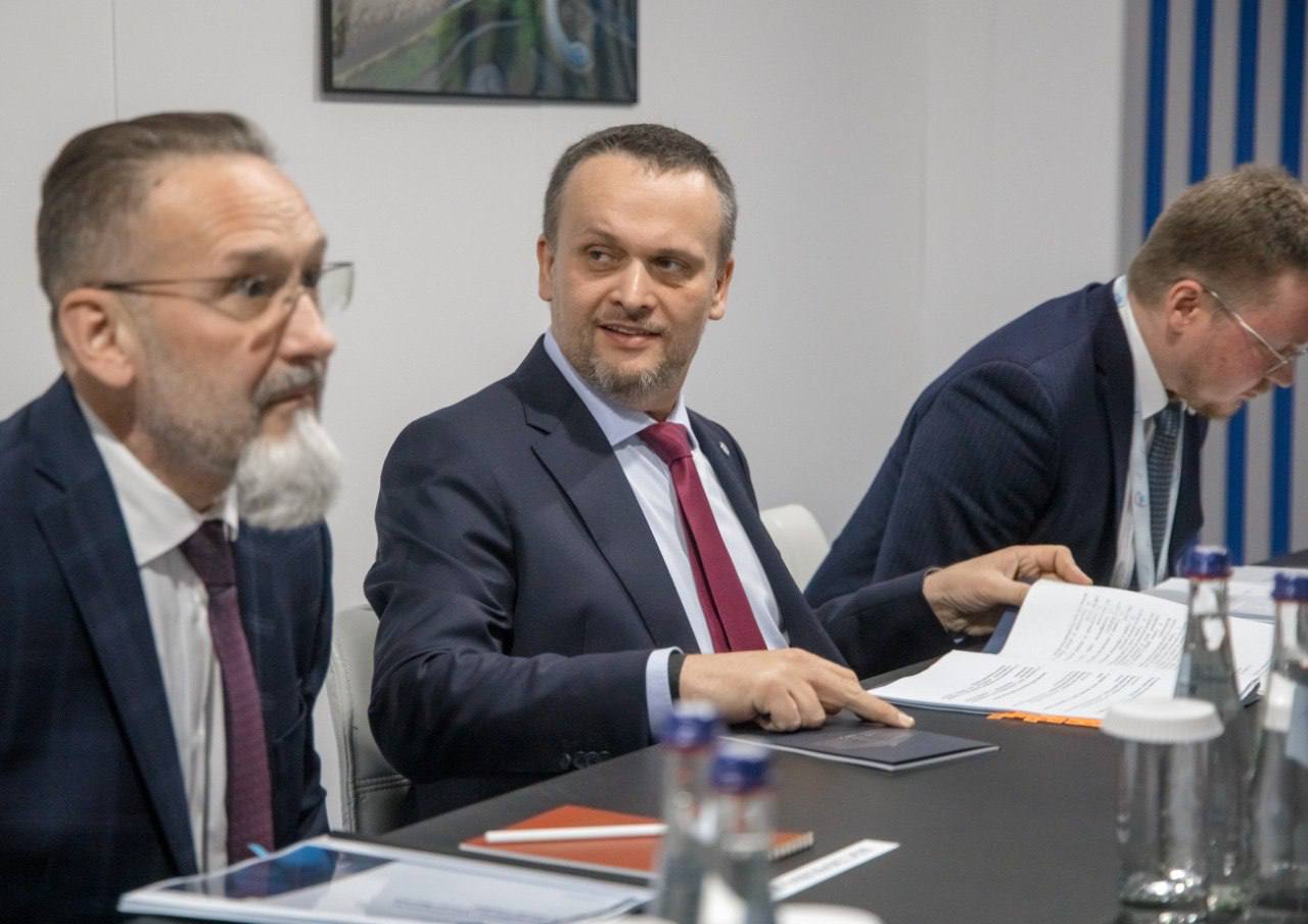 Андрей Никитин провел ряд рабочих встреч с губернаторами на полях форума «Транспорт России» Андрей Никитин провел ряд рабочих встреч с губернаторами на полях форума «Транспорт России»