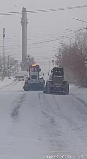 Проводятся работы по срезке осевой по ул. Богатырева