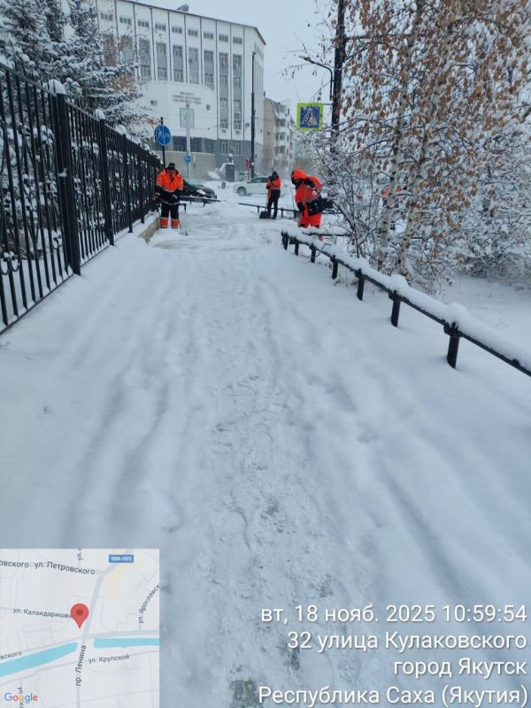 Ведущиеся работы по уборке тротуаров от снега