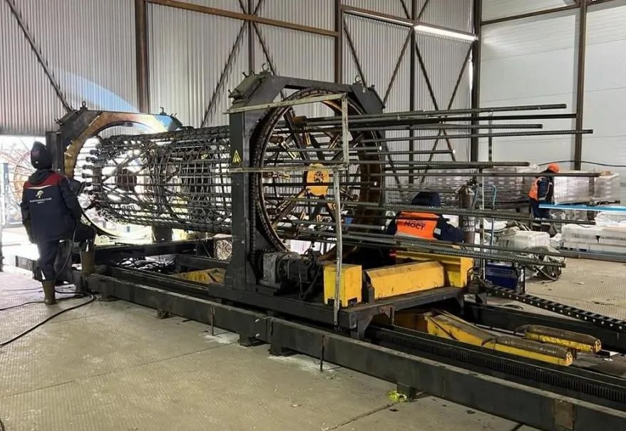 Строительство Ленского моста продолжается несмотря на морозы Строительство Ленского моста продолжается несмотря на морозы