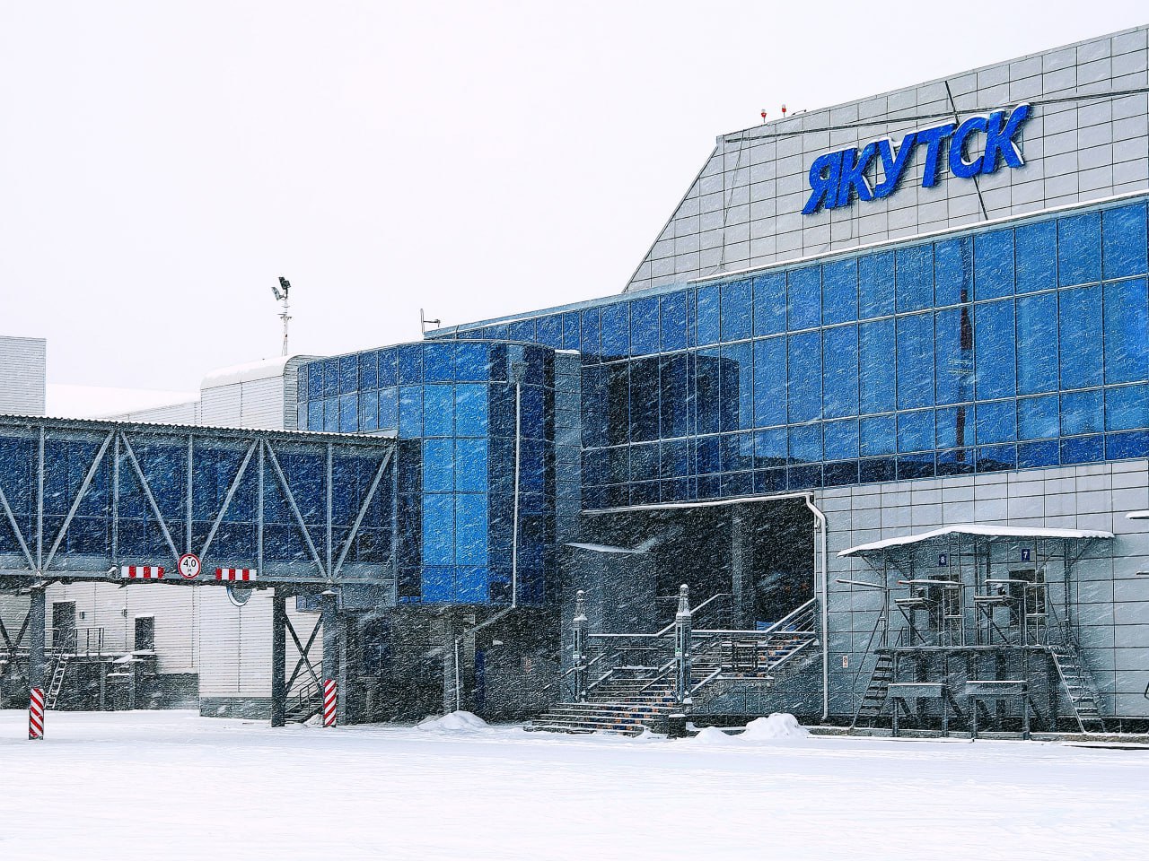 Сегодняшние снежные кадры от пресс-службы аэропорта Якутск Сегодняшние снежные кадры от пресс-службы аэропорта Якутск